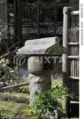 日本庭院石燈籠籃子 6604370