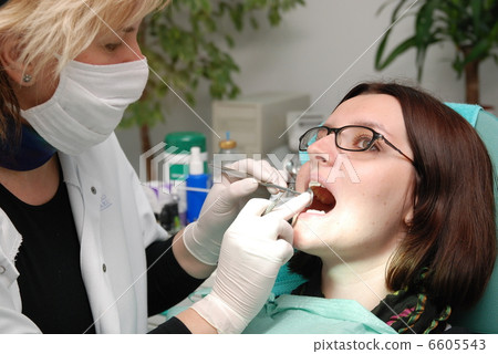 at dentist 6605543