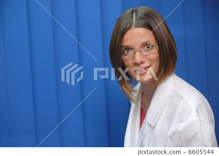 female doctor 6605544