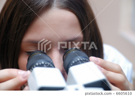 female oculist 6605610