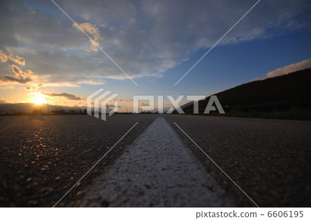 countryroad adventure with beautiful sunset countryroad adventure with beautiful sunset 6606195