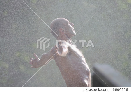 man waterfall 6606236