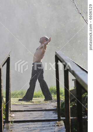 man waterfall 6606529