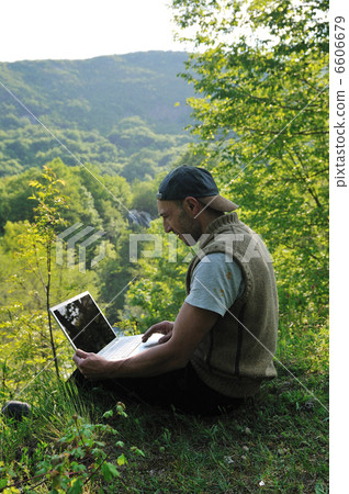 man outdoor laptop man outdoor laptop 6606679