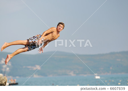 boy jump sea boy jump sea 6607839