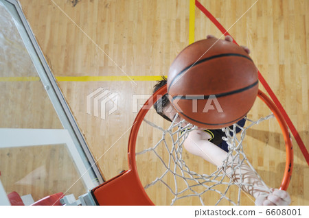 basketball player 6608001