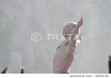 man waterfall 6608236