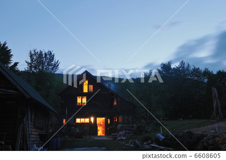 wooden countryside house in night wooden countryside house in night 6608605