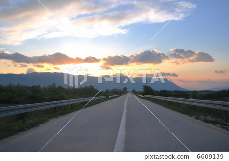 countryroad adventure with beautiful sunset countryroad adventure with beautiful sunset 6609139