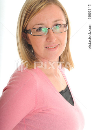 woman woman 6609345