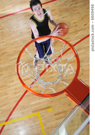 basketball player 6609498