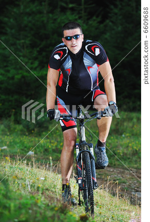 mount bike man outdoor 6609688