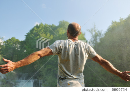 man waterfall man waterfall 6609734
