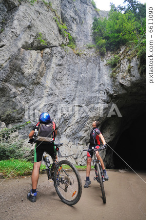 friendshiop outdoor on mountain bike 6611090