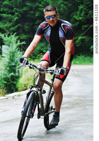 mount bike man outdoor 6611108