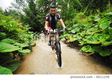 wet mount bike ride 6611299