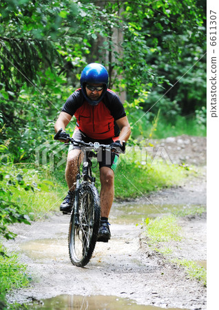 mount bike man outdoor 6611307