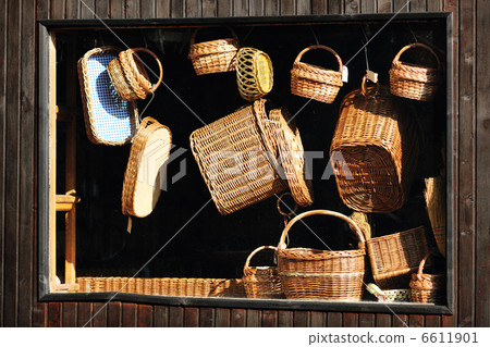 cane furninture and dishes 6611901