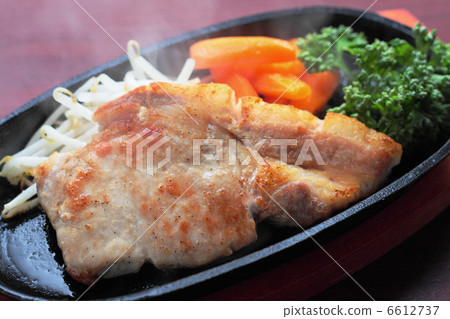 在牛排盤的豬肉調味汁 6612737