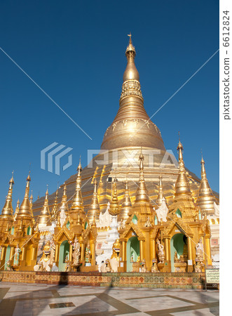 Shwedagon pagoda, Yangon, Myanmar Shwedagon pagoda, Yangon, Myanmar 6612824