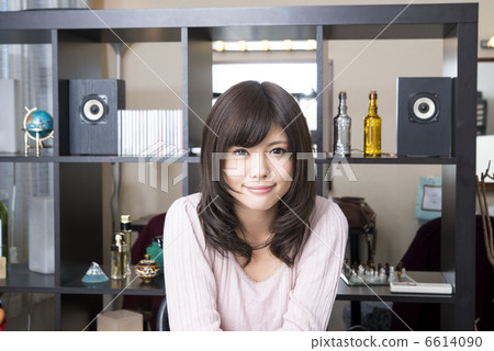 A young woman with a smile 6614090