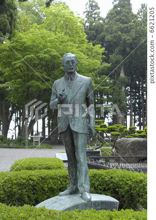 Nitobe Nijiri statue 6621205