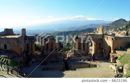 Taormina Greek Theater and Mount Etna 6623190