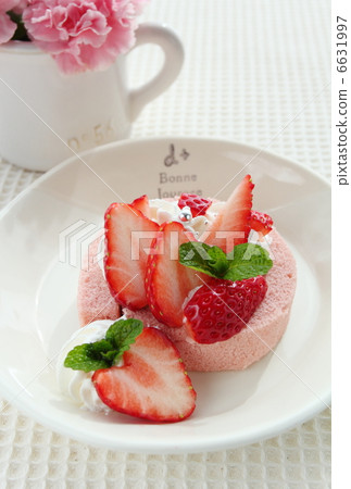Strawberry roll cake Strawberry roll cake 6631997