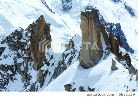 Mont Blanc mountain massif (view from Aiguille du Midi Mount,  F 6632139
