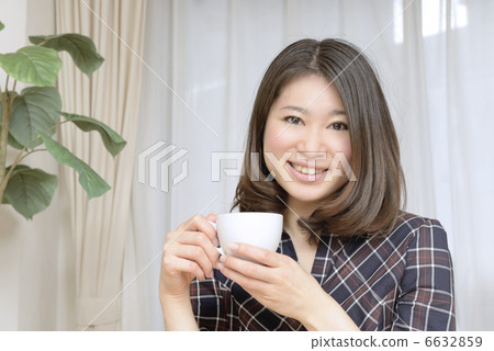 Women's coffee time 6632859