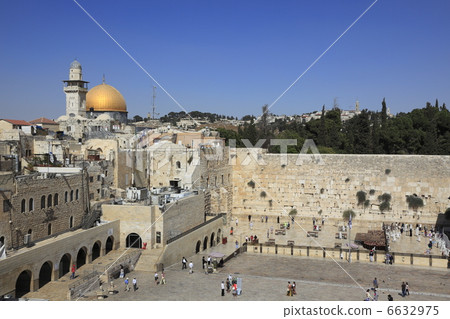 寺廟小山和哭牆的岩石的圓頂 6632975