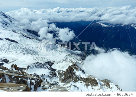 Mont Blanc mountain massif (view from Aiguille du Midi Mount,  F 6633634