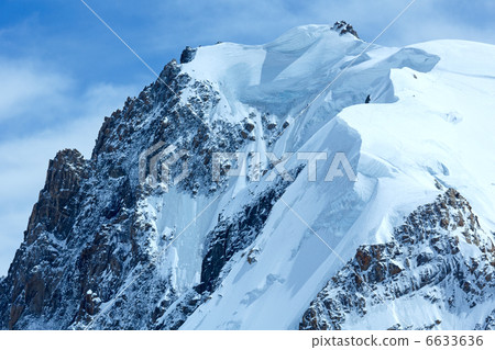 Mont Blanc mountain massif (view from Aiguille du Midi Mount,  F 6633636