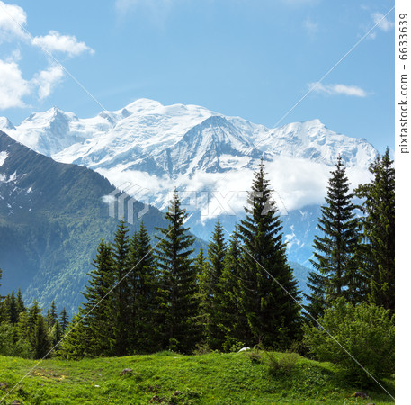 Mont Blanc mountain massif (view from Plaine Joux outskirts) Mont Blanc mountain massif (view from Plaine Joux outskirts) 6633639