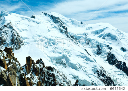 Mont Blanc mountain massif (view from Aiguille du Midi Mount, F Mont Blanc mountain massif (view from Aiguille du Midi Mount, F 6633642