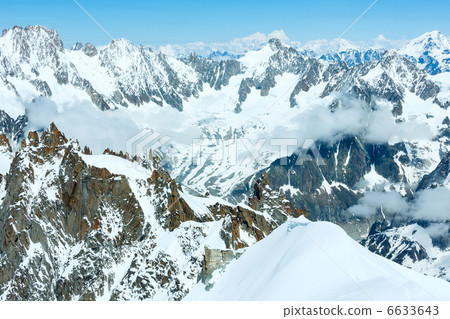 Mont Blanc mountain massif (view from Aiguille du Midi Mount, F Mont Blanc mountain massif (view from Aiguille du Midi Mount, F 6633643