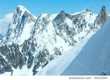 Mont Blanc mountain massif (view from Aiguille du Midi Mount, F Mont Blanc mountain massif (view from Aiguille du Midi Mount, F 6633644