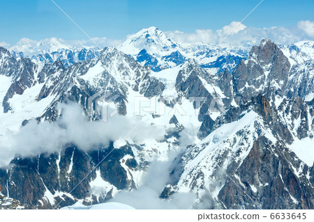 Mont Blanc mountain massif (view from Aiguille du Midi Mount, F Mont Blanc mountain massif (view from Aiguille du Midi Mount, F 6633645