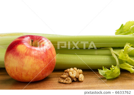 ingridients for waldorf salad 6633762