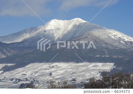 雪山和森林 6634373