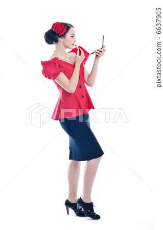 beautiful young woman applying makeup 6637905