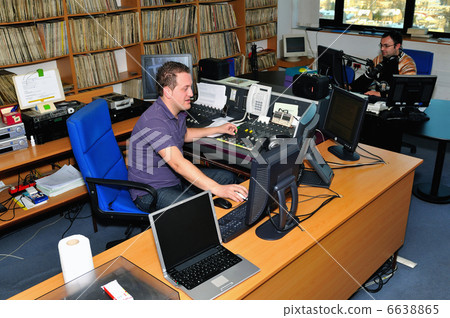 radio staiton radio staiton 6638865