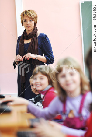 it education with children in school 6639655
