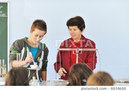 science and chemistry classees at school 6639680