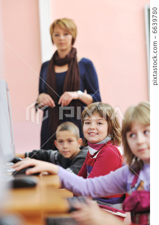 it education with children in school it education with children in school 6639780
