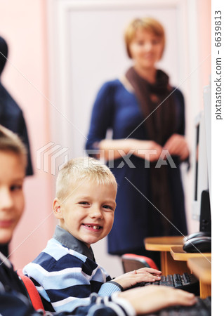it education with children in school it education with children in school 6639813