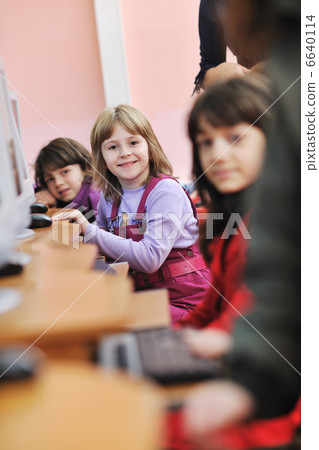it education with children in school 6640114