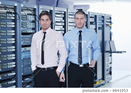 it enineers in network server room it enineers in network server room 6641053