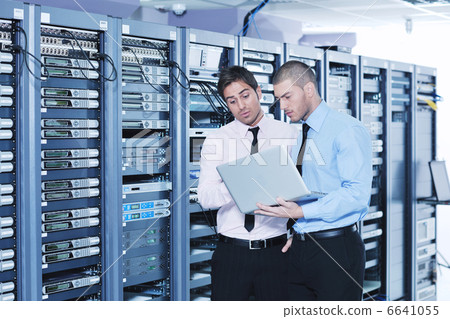 it enineers in network server room it enineers in network server room 6641055