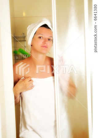 woman shower 6641380
